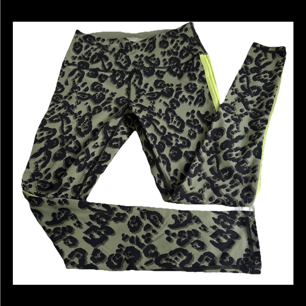 Victoria's Secret Cheetah Blk+ Green Bra + Knockout Leggings Set S/P EC like New
